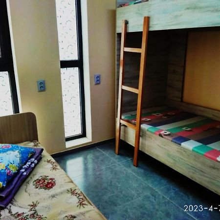 Tastaq Hostel Alma-Ata Buitenkant foto